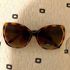 Unused glasses with tag still on